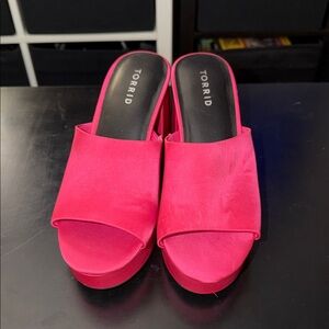 Torrid Women's Bright Pink Mules